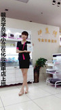 学员吴小兰在化妆美甲店担任高级化妆师